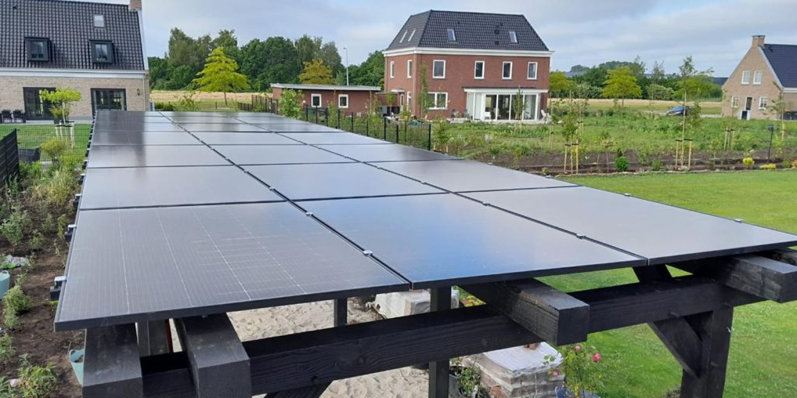 Zonnepanelen op pergola -  Installatiebedrijf ter Harmsel