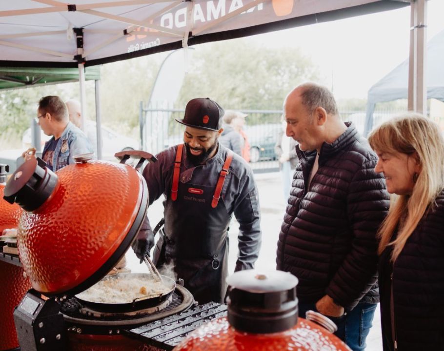 bij Buiten.studio vind je de beste merken zoals Kamado Joe, OFYR, Vonken, Combekk en Traeger. 